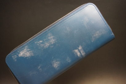 トーマスウエア社のブライドルレザーのブルーカラーのラウンドファスナー長財布の画像1