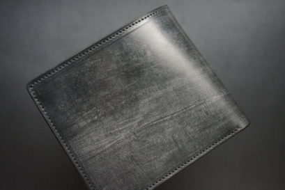メトロポリタン社のブライドルレザーのブラックカラーの二つ折り財布（小銭入れ付き）の画像1