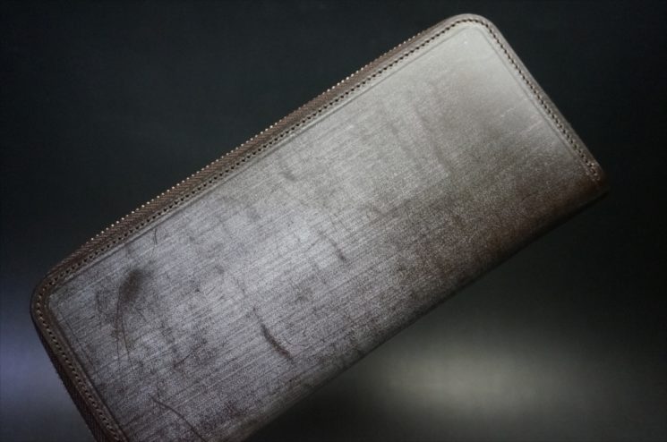 セドウィック社製ブライドルレザー（ベンズ部位）を使用したチョコカラーのラウンドファスナー長財布（シルバー色）1