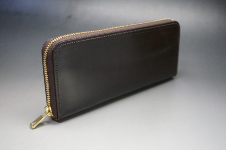 セドウィック社製ブライドルレザーのチョコカラーのラウンドファスナー長財布の外側