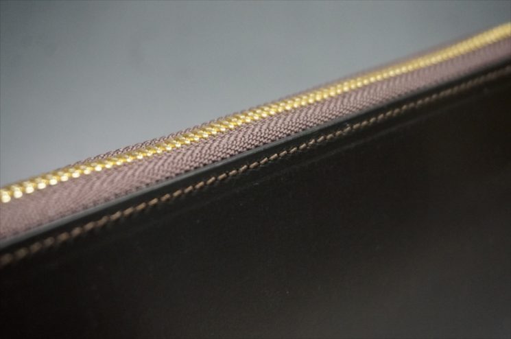 セドウィック社製ブライドルレザーのチョコカラーのラウンドファスナー長財布のステッチ