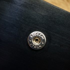 新喜皮革社製オイルコードバンのブラック色の二つ折り財布（シルバー色）-1-11