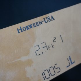 ホーウィン社製シェルコードバンのバーボン色の二つ折り財布（小銭入れ付き/シルバー）-1-5
