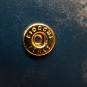 新喜皮革社製顔料仕上げコードバンのネイビー色の二つ折り財布（ゴールド色）-1-11