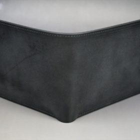 新喜皮革社製顔料仕上げ蝋引きコードバンのブラック色の二つ折り財布（小銭入れなし）-1-2