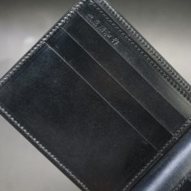 新喜皮革社製顔料仕上げ蝋引きコードバンのブラック色の二つ折り財布（小銭入れなし）-1-7