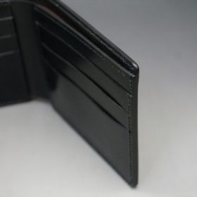 新喜皮革社製顔料仕上げ蝋引きコードバンのブラック色の二つ折り財布（小銭入れなし）-1-8