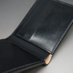 新喜皮革社製顔料仕上げ蝋引きコードバンのブラック色の二つ折り財布（小銭入れなし）-1-9