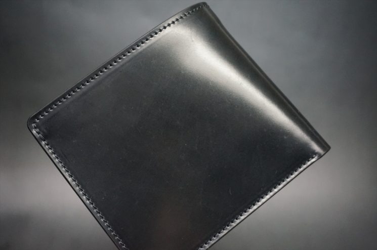 ホーウィン社製シェルコードバンのブラック色の二つ折り財布（ゴールド色）-1-1
