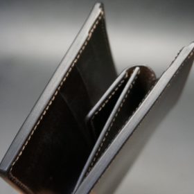 ロカド社製オイル仕上げコードバンのダークバーガンディ色の二つ折り財布（ゴールド色）-1-4
