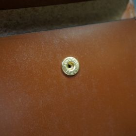 新喜皮革社製オイル仕上げコードバンのアンティーク色の二つ折り財布（ゴールド色）-1-10