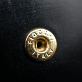 新喜皮革社製オイルコードバンのブラック色の縦長二つ折り財布（ゴールド色）-1-10