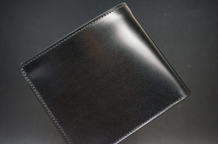新喜皮革社製オイル仕上げコードバンのブラック色の二つ折り財布（ゴールド色）-1-1
