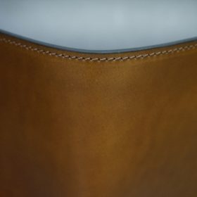 新喜皮革社製オイルコードバンのコニャック色の二つ折り財布（ゴールド色）-1-3