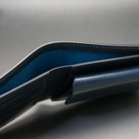 新喜皮革社製オイル仕上げコードバンのネイビー色の二つ折り財布（シルバー色）-1-4