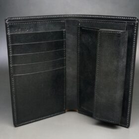 縦長タイプの二つ折り財布の本体内側