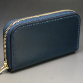 インテンスブルー色のミニ財布