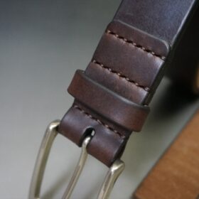 手縫い縫製の一枚革ベルト