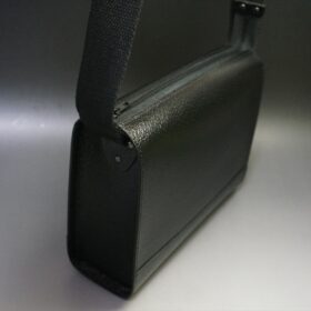 ショルダーバッグ(アメ豚/ブラック色/横25cm×縦20cm規格） - 画像 (3)