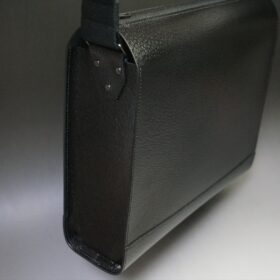 ショルダーバッグ(アメ豚/ブラック色/横30cm×縦25cm規格） - 画像 (5)