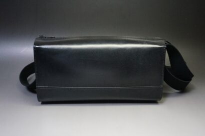 セドウィック社製ブライドルレザーのショルダーバッグ