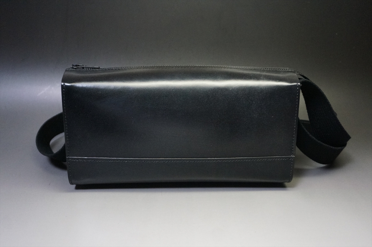 セドウィック社製ブライドルレザーのショルダーバッグ