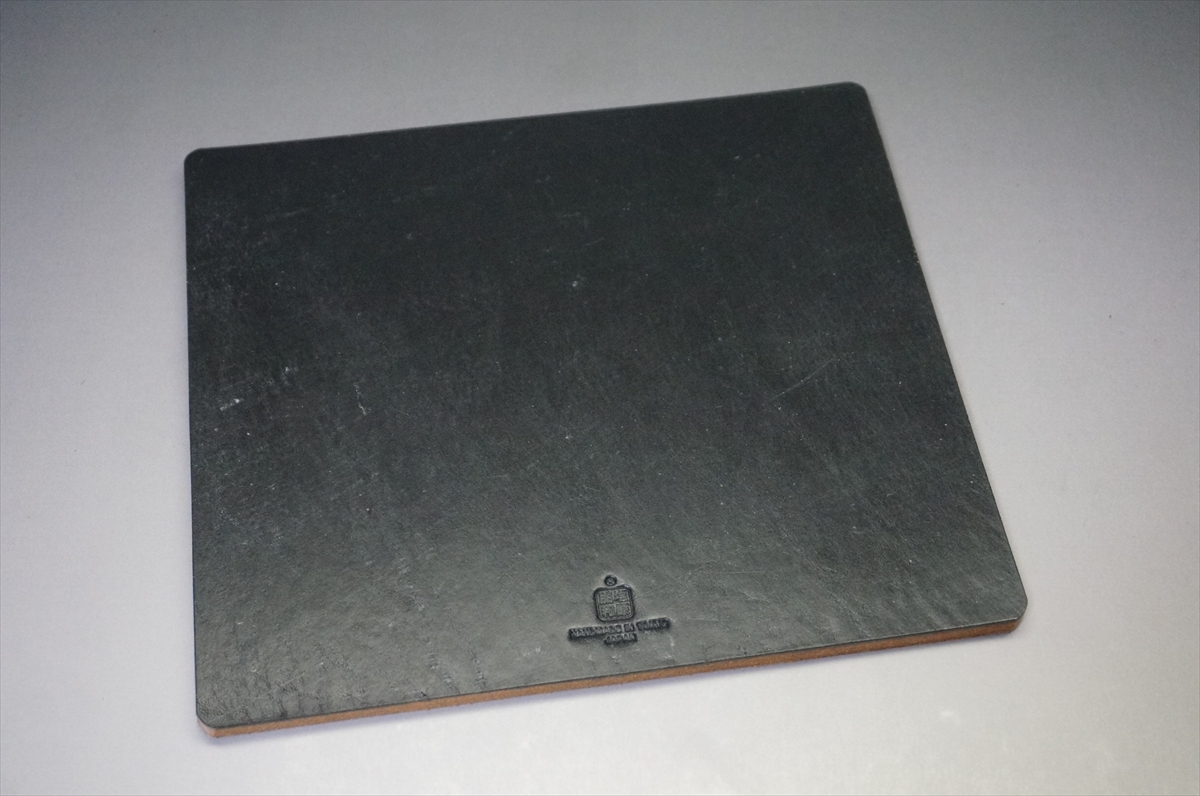 ブライドルレザー マウスパッド(J.ベイカー社/ブラック色) - 画像 (2)