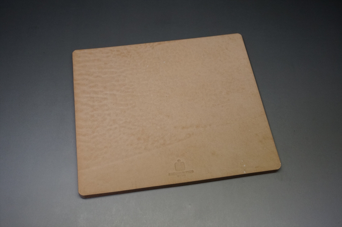 ブライドルレザー マウスパッド(J.ベイカー社/ナチュラル色) - 画像 (2)