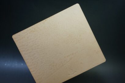 J.ベイカー社製ブライドルレザーのナチュラル色のマウスパッド