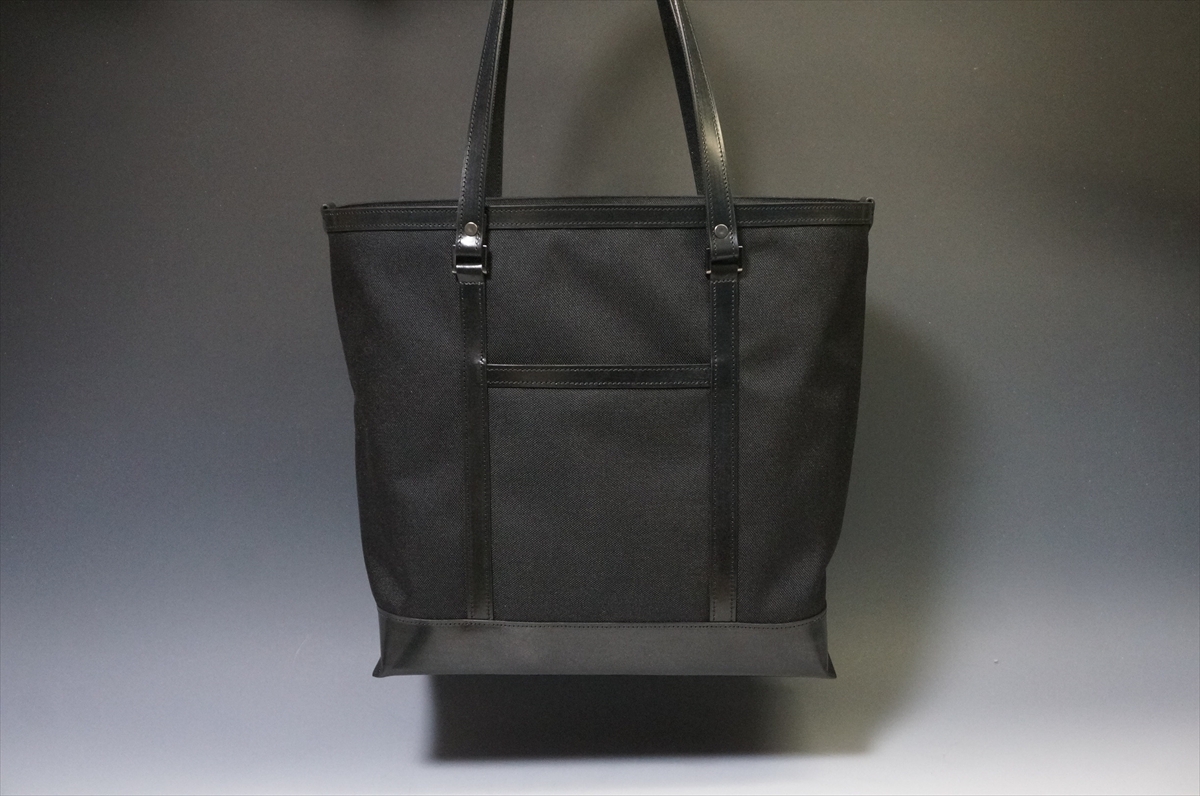 ブライドルレザーを使用したトートバッグ