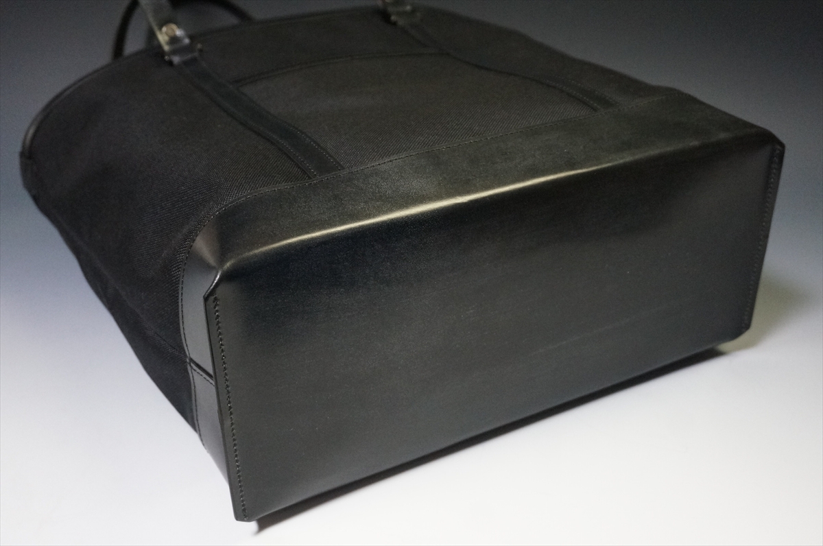 トートバッグ(ブライドルレザー×撥水生地/ブラック色/横38cm×縦33cm規格) - 画像 (8)
