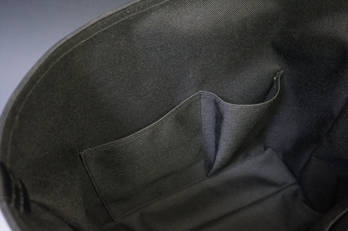 トートバッグ(ブライドルレザー×撥水生地/ブラック色/横38cm×縦33cm規格) - 画像 (11)