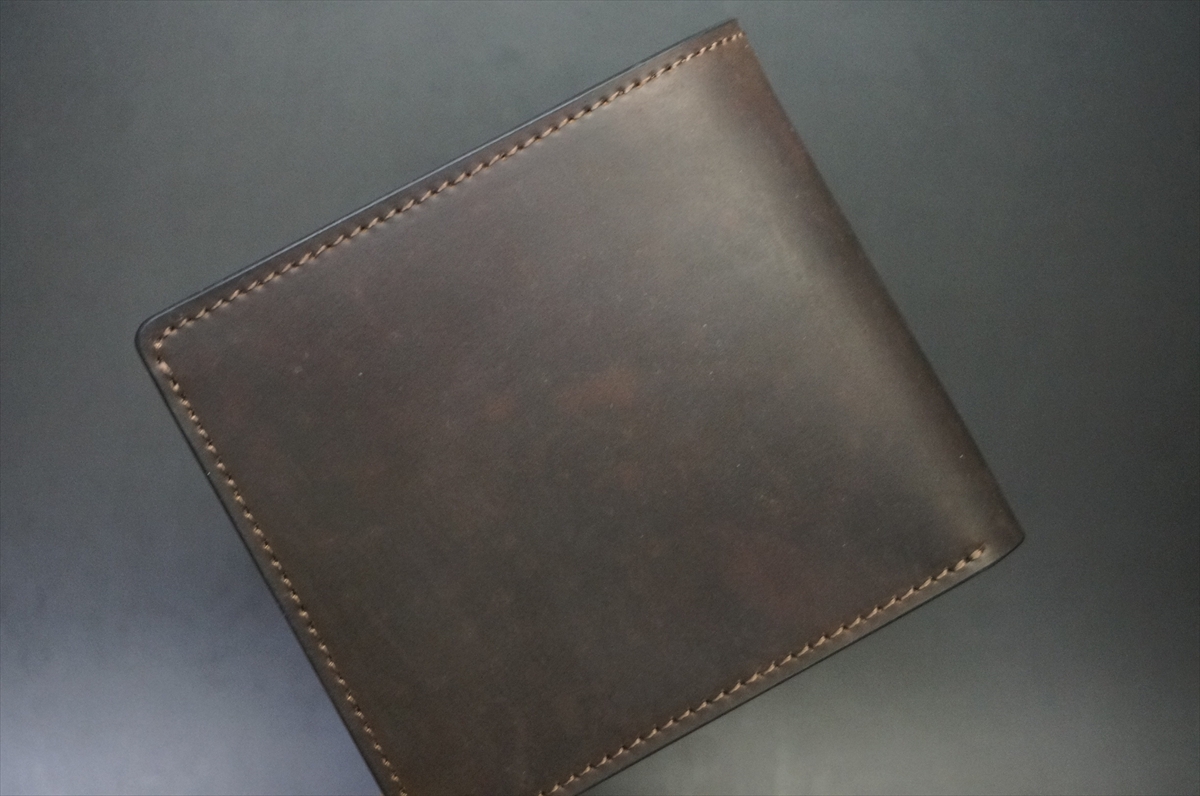 ホーウィン社製シェルコードバン（ダークコニャック色）二つ折り財布