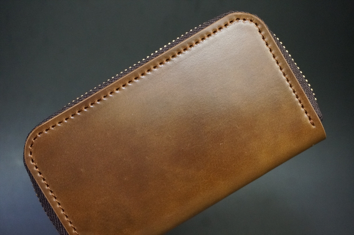 ホーウィンコードバンのバーボン色のキーケース