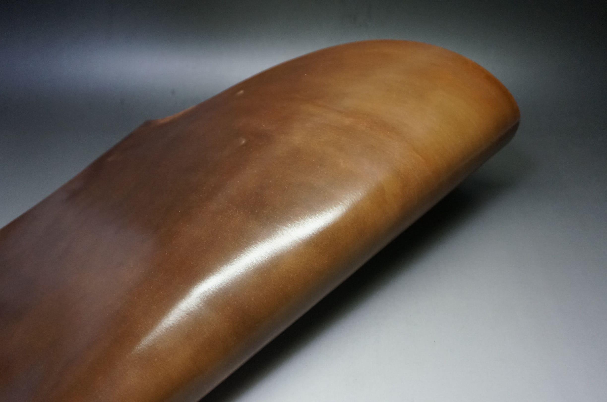 ホーウィンコードバンのバーボン色