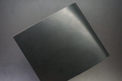 ホーウィンコードバンのブラック色の二つ折り財布