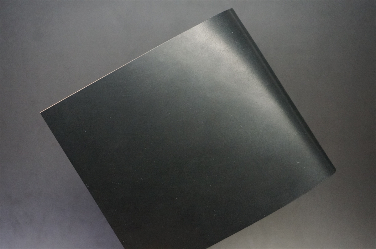 ホーウィンコードバンのブラック色の二つ折り財布