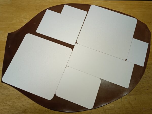 1枚革からパーツ取り