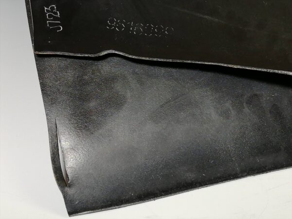 セドウィック社製ブライドルレザーの1等級ベンズ部位の背面側