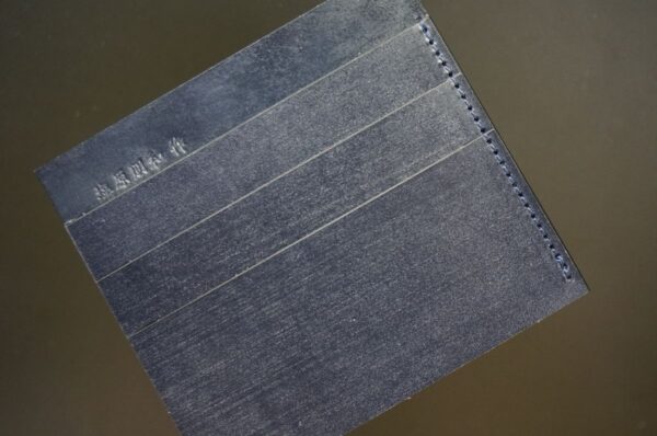 内側のカード収納ひな壇パーツ