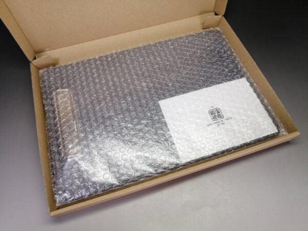 パッキンに入れ専用箱にて発送をする床革バインダー